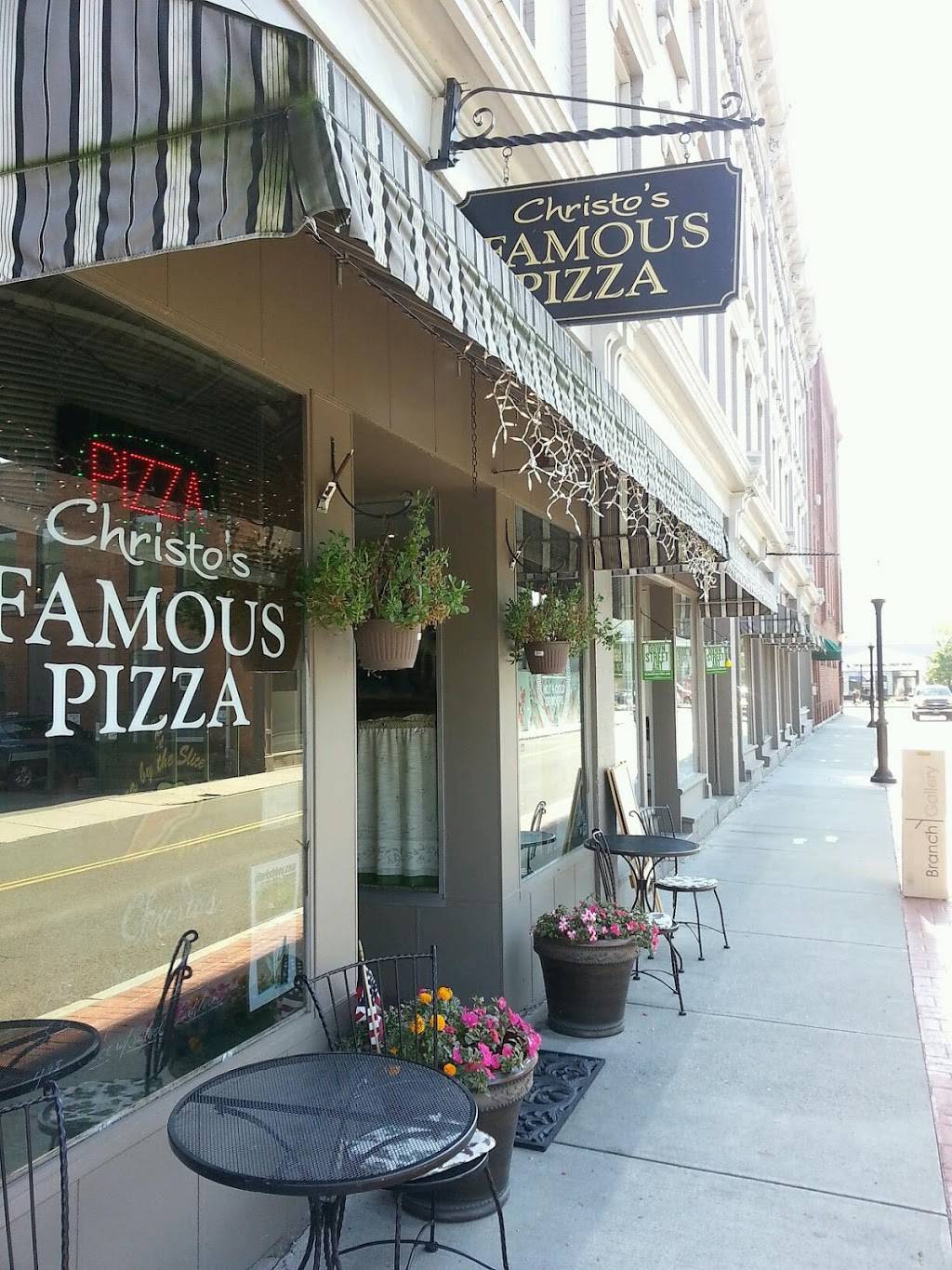 Christos Famous Pizza | restaurant | 20 Holden St, North Adams, MA 01247, USA | 4136623500 OR +1 413-662-3500