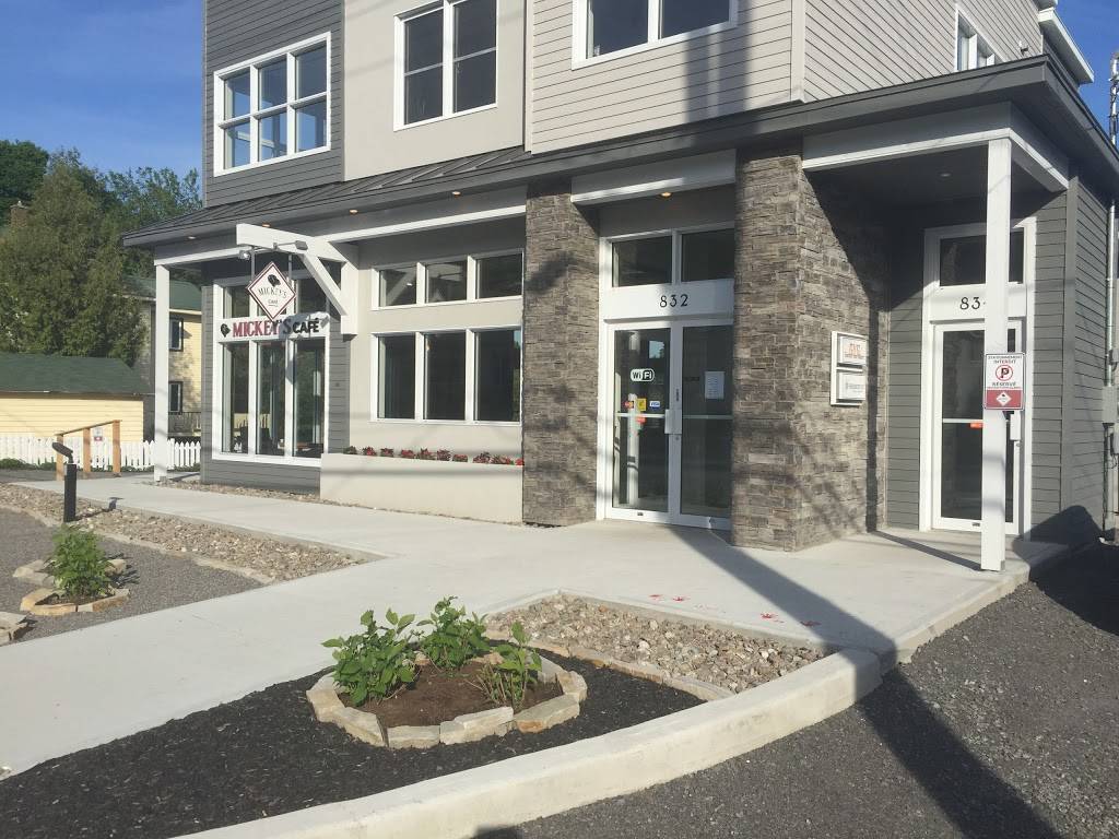 Mickeys Café | cafe | 832 Chemin du Village, Morin-Heights, QC J0R 1H0, Canada | 4506440060 OR +1 450-644-0060