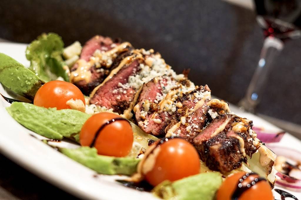 Avenue Bar & Grill | restaurant | 611 W Wisconsin Ave, Milwaukee, WI 53203, USA | 4142717327 OR +1 414-271-7327