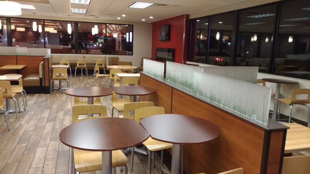 Wendys | restaurant | 140 N Dupont Hwy, New Castle, DE 19720, USA | 3023283037 OR +1 302-328-3037