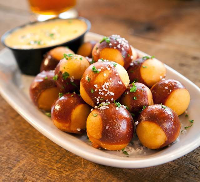 Flipdaddys Brilliant Burgers & Craft Beer Bar | restaurant | 7453 Wooster Pike, Cincinnati, OH 45227, USA | 5132722337 OR +1 513-272-2337