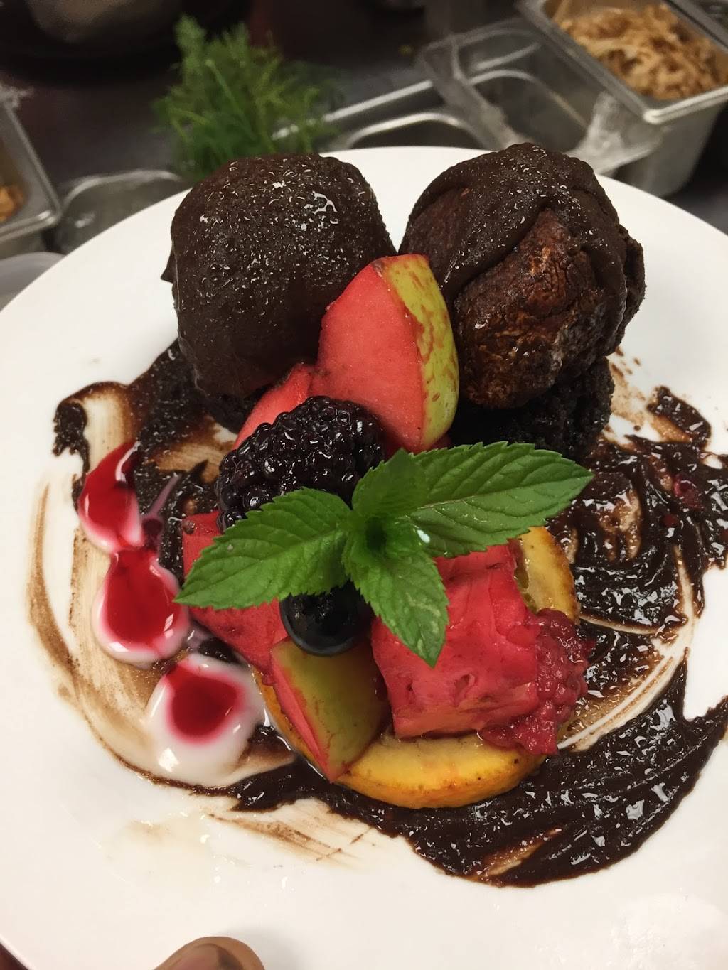 LaRue Elm | restaurant | 403 N Elm St, Greensboro, NC 27401, USA | 3362522253 OR +1 336-252-2253