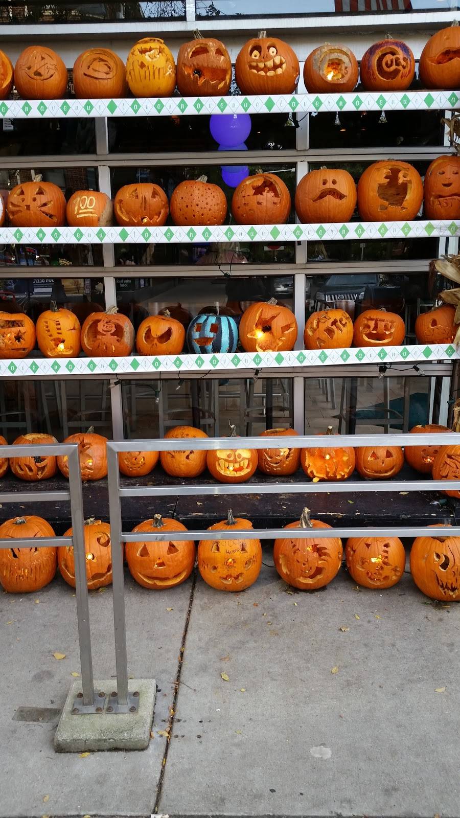 Avenue Tavern Chicago | night club | 2916 N Broadway, Chicago, IL 60657, USA | 7739757000 OR +1 773-975-7000