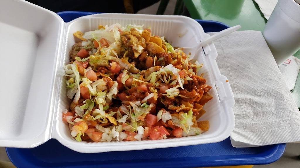 Burques Burgers and Dawgs | restaurant | 2025 Ridgecrest Dr SE, Albuquerque, NM 87108, USA | 5055082630 OR +1 505-508-2630