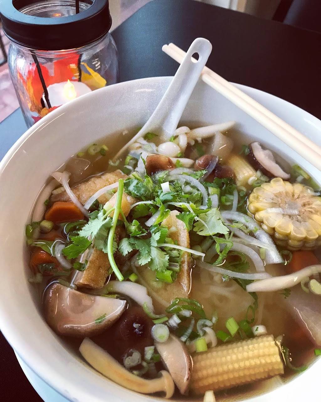 Vietnoms Café | restaurant | 33 Water St, Guilford, CT 06437, USA | 2036895299 OR +1 203-689-5299