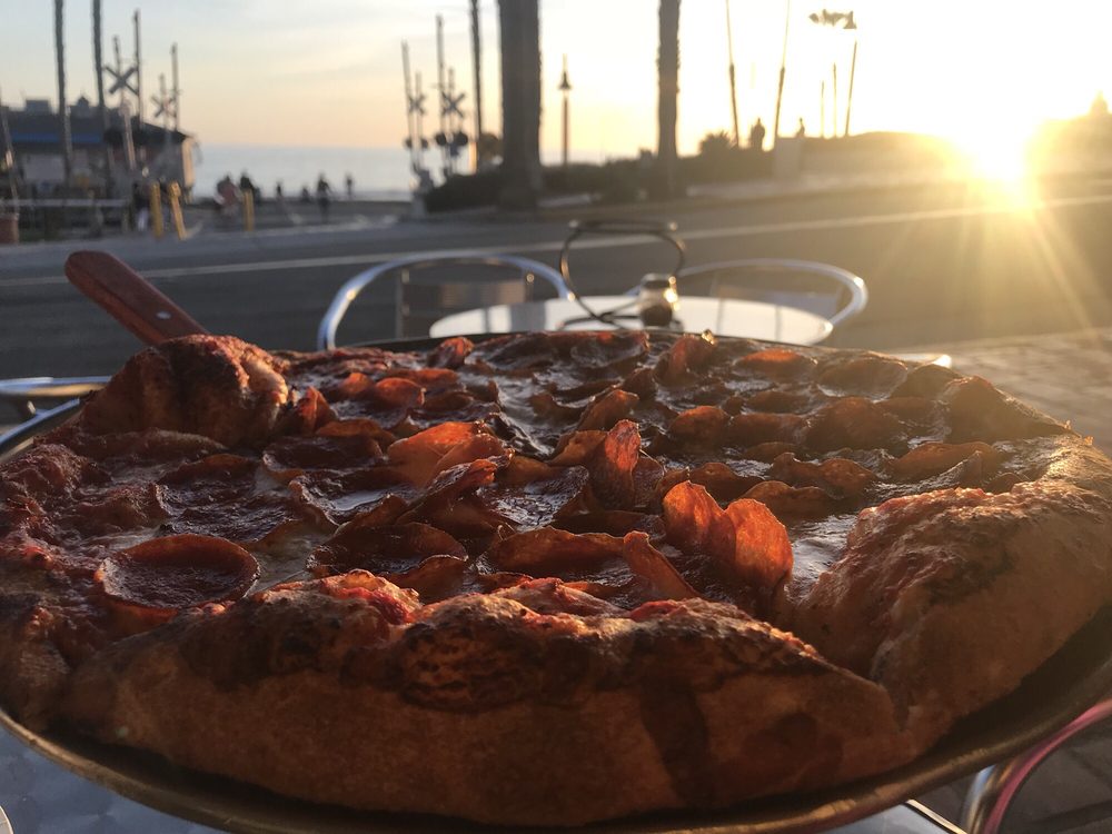 Cosentinos Pizza | restaurant | 626 Avenida Victoria, San Clemente, CA 92672, USA | 9493610522 OR +1 949-361-0522