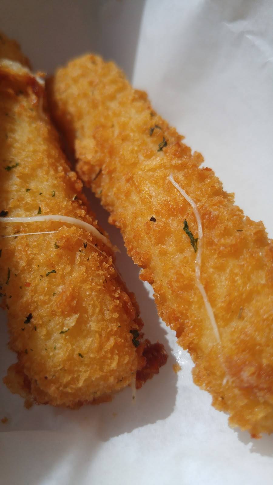 Buffalo Wild Wings | restaurant | 20596 South La Grange Road, Frankfort, IL 60423, USA | 8158062223 OR +1 815-806-2223