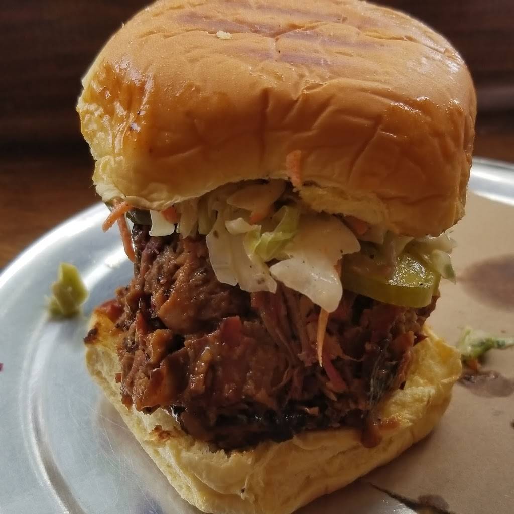 Binge BBQ | restaurant | 12 Broadway, Newport, RI 02840, USA | 4016193799 OR +1 401-619-3799