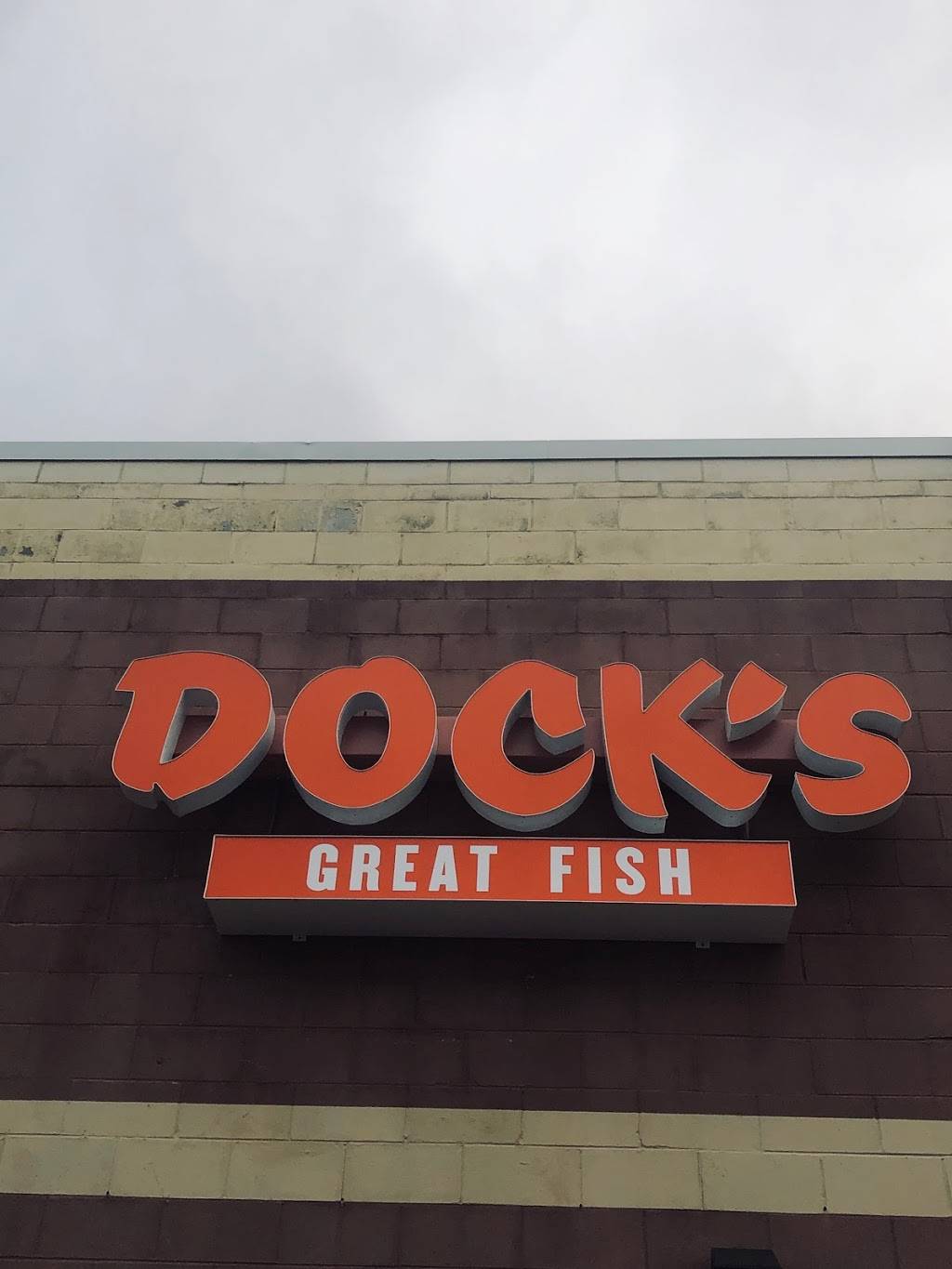 Docks | restaurant | 321 E 35th St, Chicago, IL 60616, USA | 3129292336 OR +1 312-929-2336