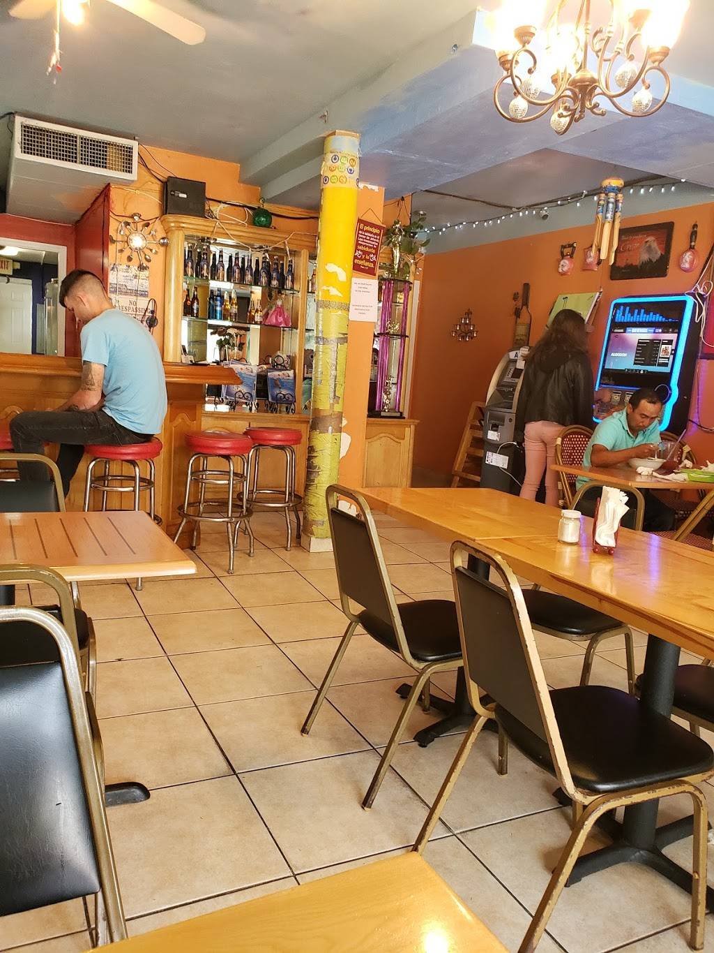 Restaurante Y Pupuseria Las Flores | restaurant | 913 Lake Ave #3708, Lake Worth, FL 33460, USA | 5613603791 OR +1 561-360-3791