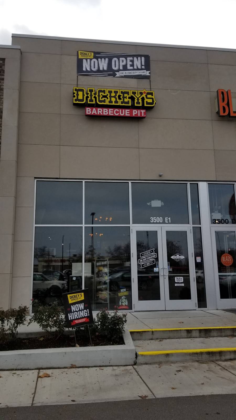 Dickeys Barbecue Pit | restaurant | 3500 Washtenaw Ave Ste E1, Ann Arbor, MI 48104, USA | 7342630436 OR +1 734-263-0436