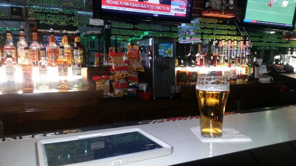 Luckys | restaurant | 400 Baker St, Lansing, MI 48910, USA | 5179936309 OR +1 517-993-6309