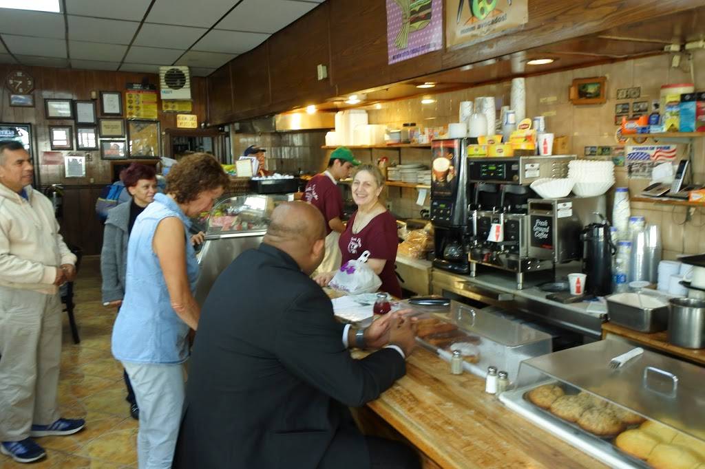 Tinas Place | restaurant | 1002 Flushing Ave, Brooklyn, NY 11206, USA | 7184976890 OR +1 718-497-6890