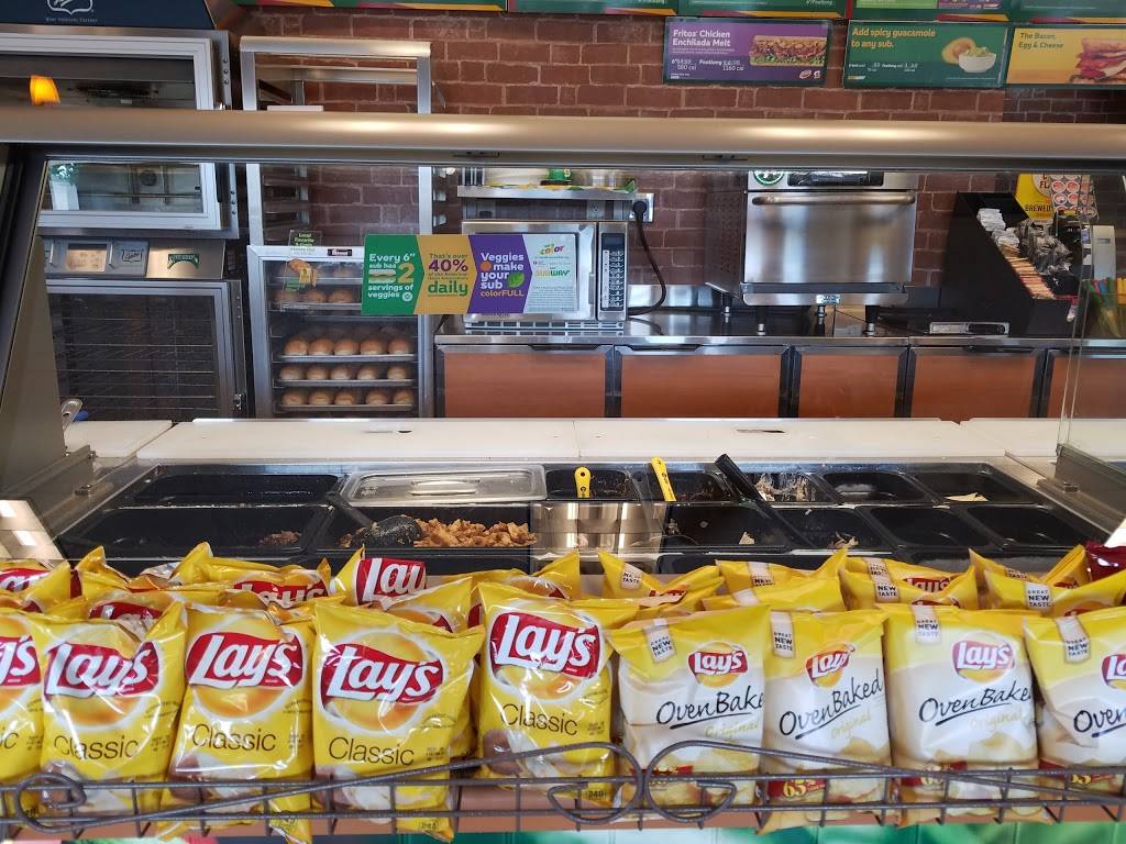 Subway | restaurant | 7050 E 21st St, Indianapolis, IN 46219, USA | 3173597827 OR +1 317-359-7827