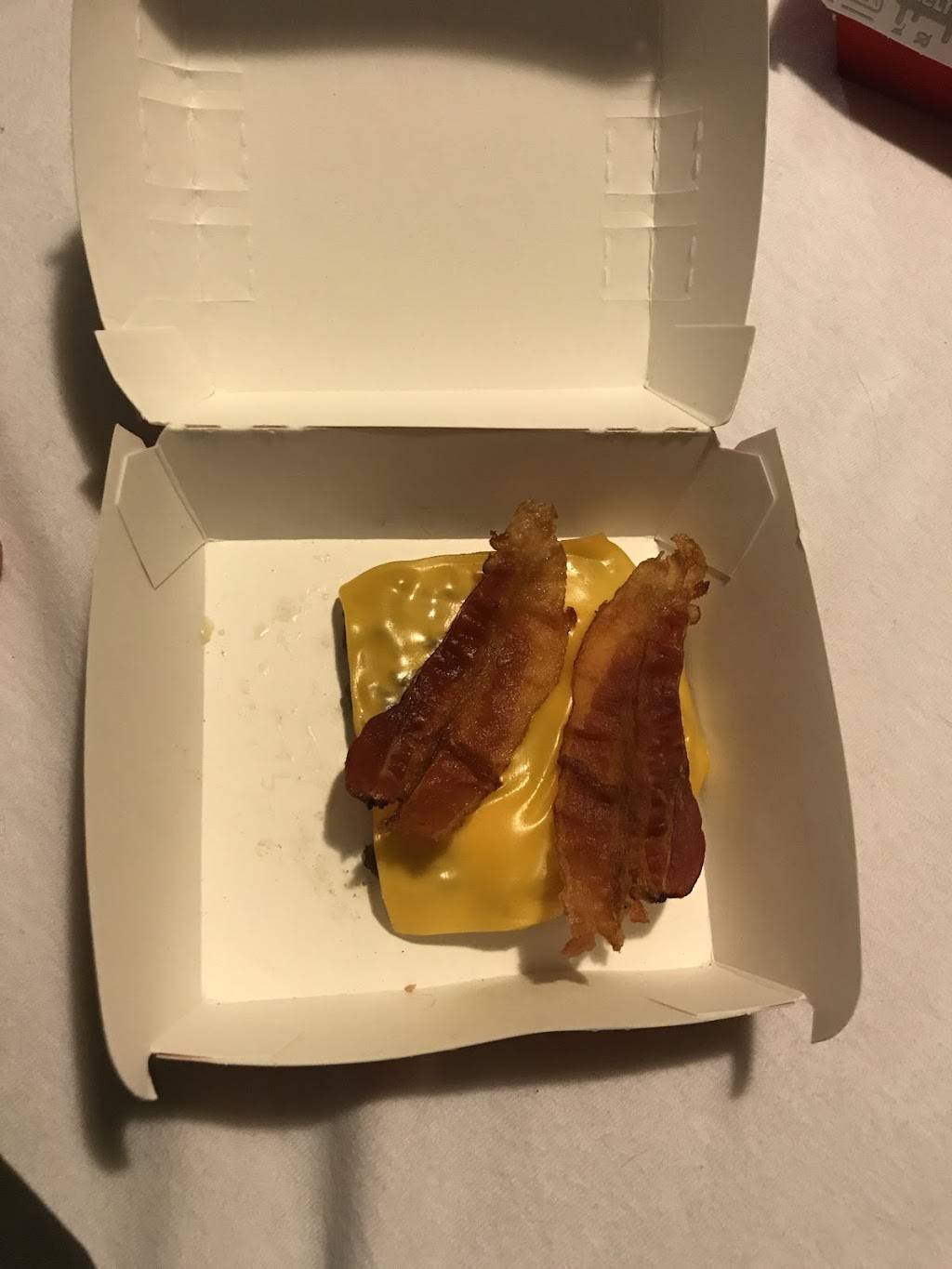 Jack in the Box | restaurant | 404 W Illinois Ave, Dallas, TX 75224, USA | 2149465019 OR +1 214-946-5019