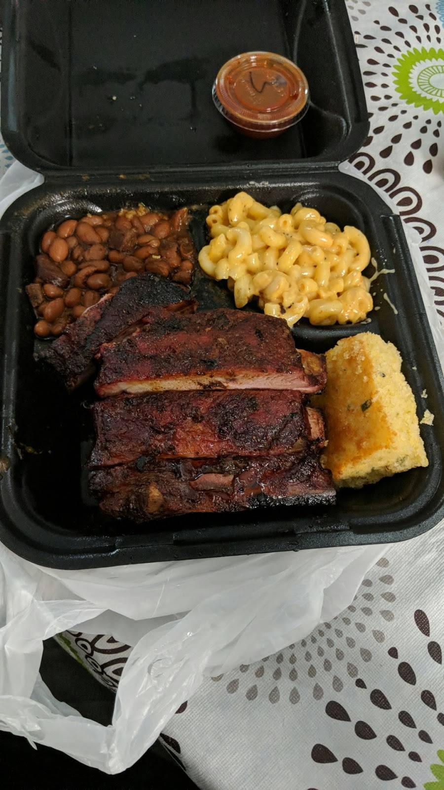 Mikes Bbq 101 | restaurant | 101900 Overseas Hwy, Key Largo, FL 33037, USA | 9546545259 OR +1 954-654-5259