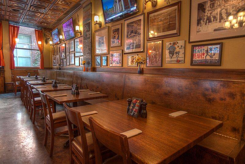 Mortimers Cafe and Pub | restaurant | 210 East Trade Street C 148, Charlotte, NC 28202, USA | 7046880366 OR +1 704-688-0366