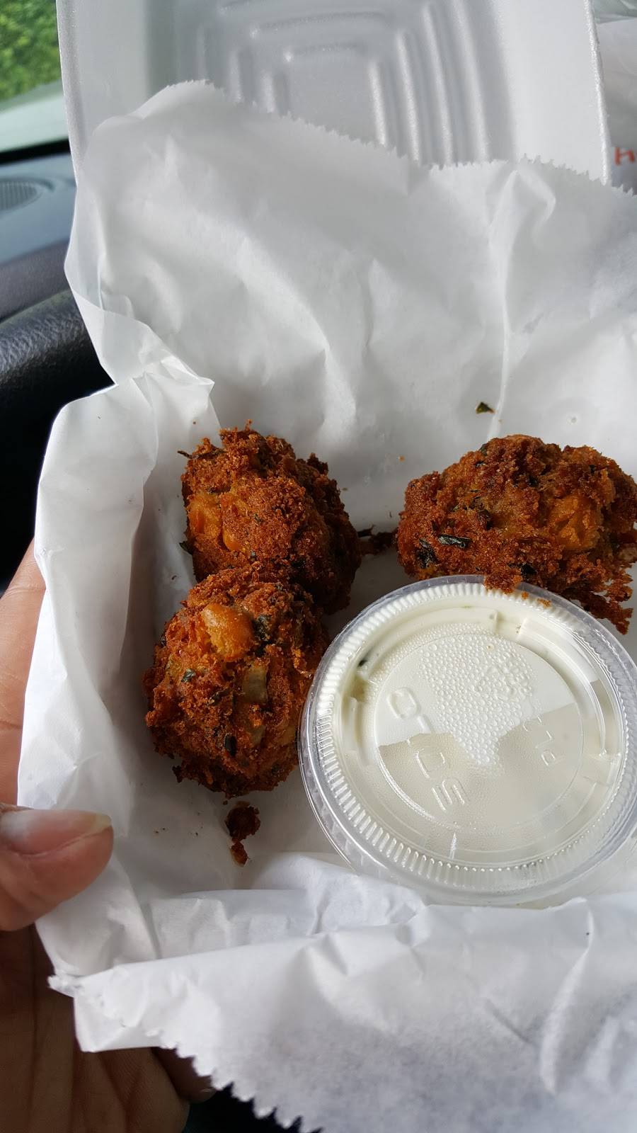 Nikos Grill | restaurant | 4948 Airport Center Pkwy # F, Charlotte, NC 28208, USA | 7043946520 OR +1 704-394-6520