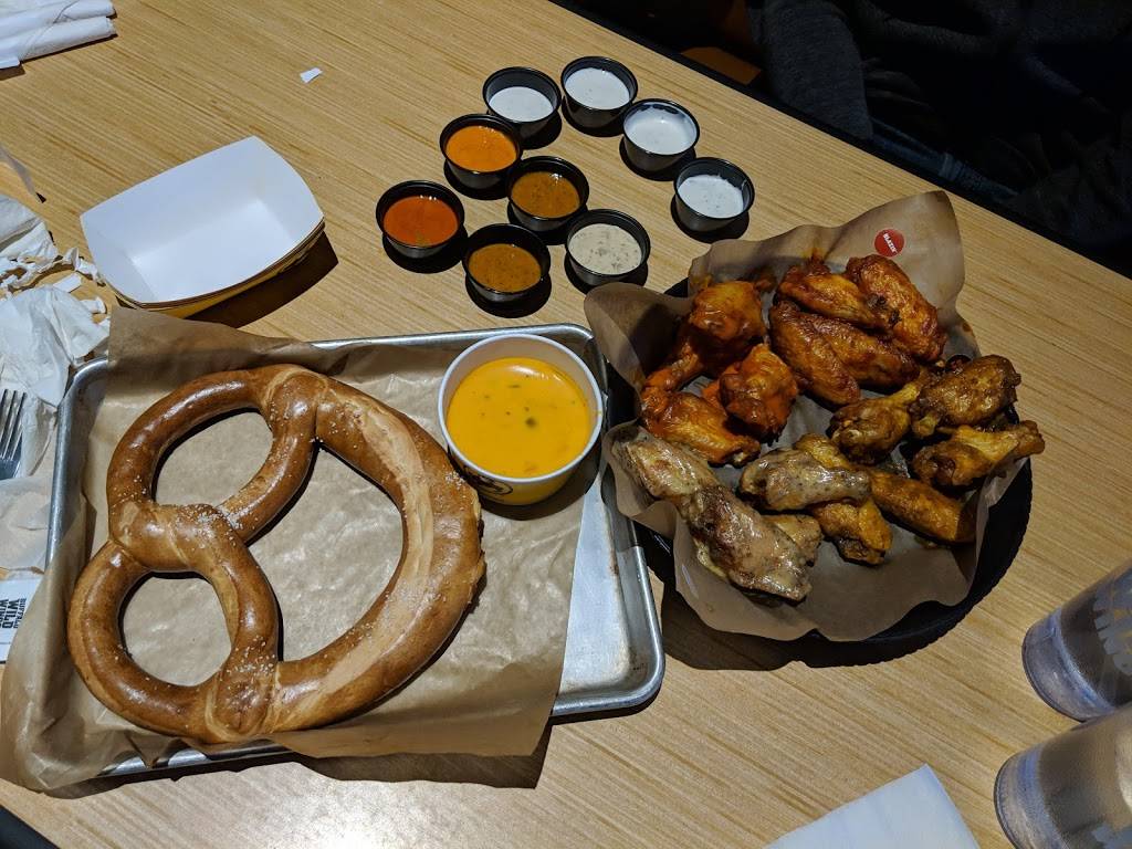 Buffalo Wild Wings | meal takeaway | 5000 Belt Line Rd #100, Dallas, TX 75254, USA | 9727019464 OR +1 972-701-9464