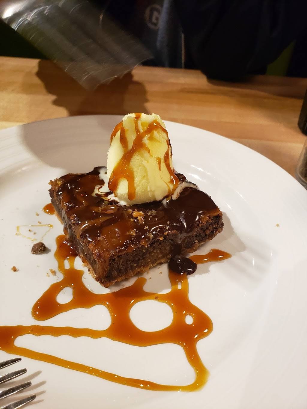 East Side Marios Barrie Bryne & Maple. Dr | restaurant | 451 Bryne Dr, Barrie, ON L4N 6C8, Canada | 7057199699 OR +1 705-719-9699