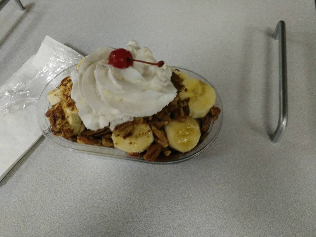 Braums Ice Cream & Burger Restaurant | restaurant | 400 E Robinson St, Norman, OK 73071, USA | 4053213431 OR +1 405-321-3431