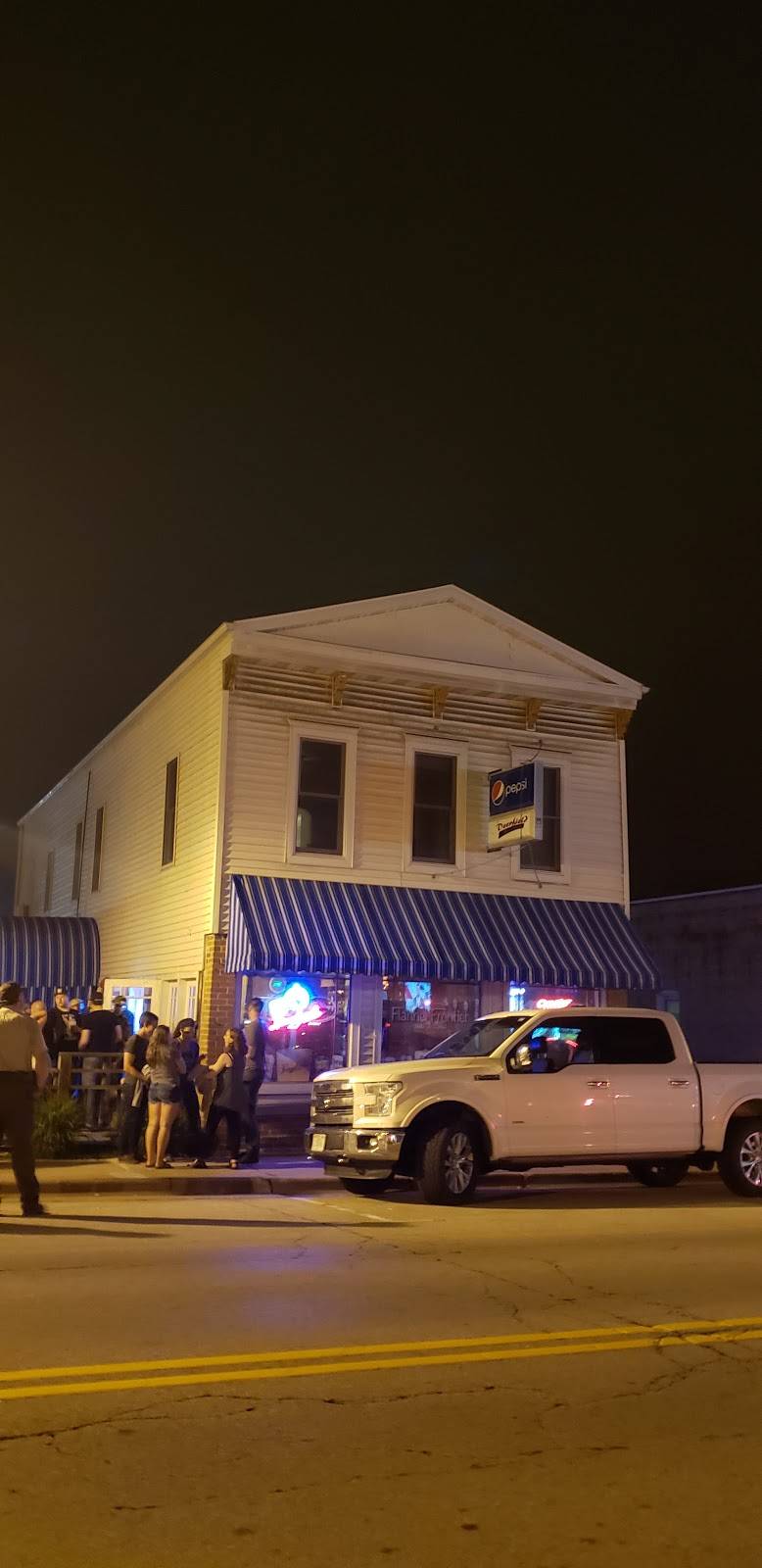 The Flannel Frontier Bar & Grill | restaurant | 15 N Main St, Deerfield, WI 53531, USA | 6087648353 OR +1 608-764-8353