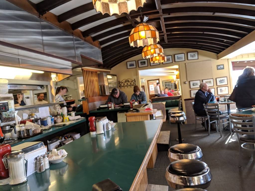 Miss Lyndonville Diner | restaurant | 686 Broad St, Lyndonville, VT 05851, USA | 8026269890 OR +1 802-626-9890