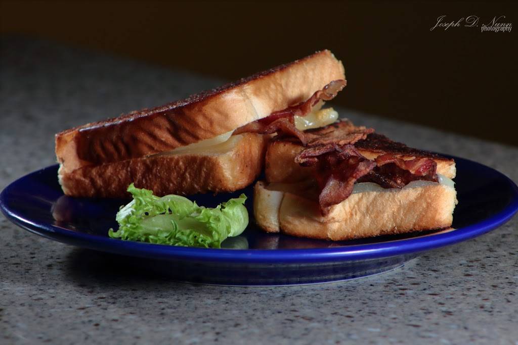 Hurricane Hut | restaurant | E 5th Pl, Tulsa, OK 74104, USA | 9186312000 OR +1 918-631-2000