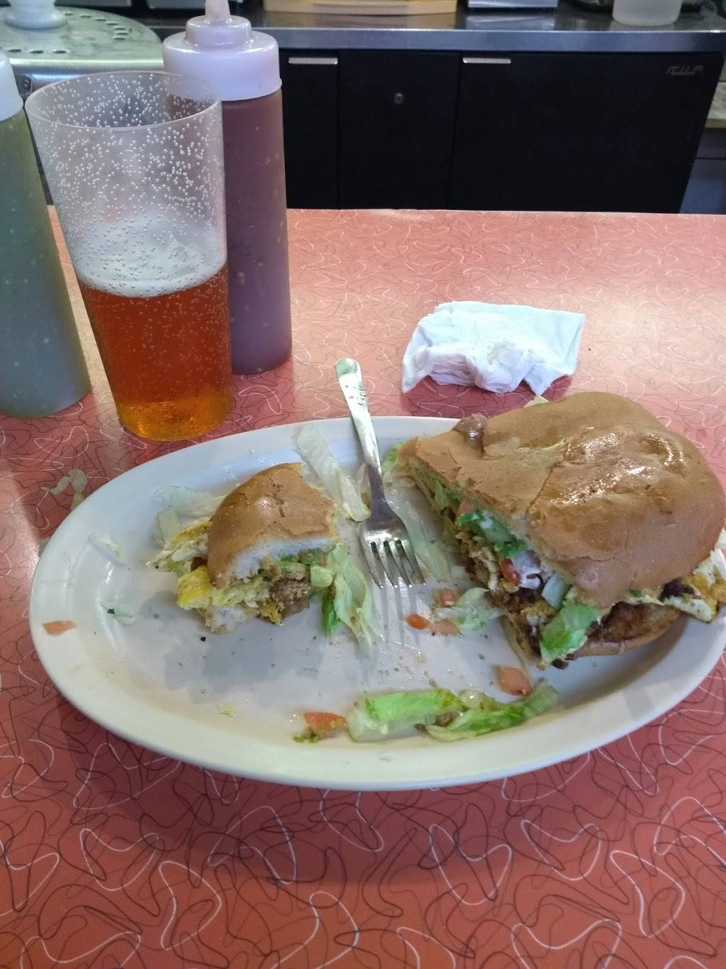 Taqueria El Chorrito | restaurant | 6404 N Clark St, Chicago, IL 60626, USA | 7733810902 OR +1 773-381-0902