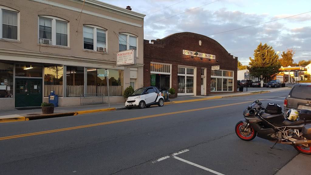 Purcellville Family Restaurant | restaurant | 110 W Main St, Purcellville, VA 20132, USA | 5403380400 OR +1 540-338-0400