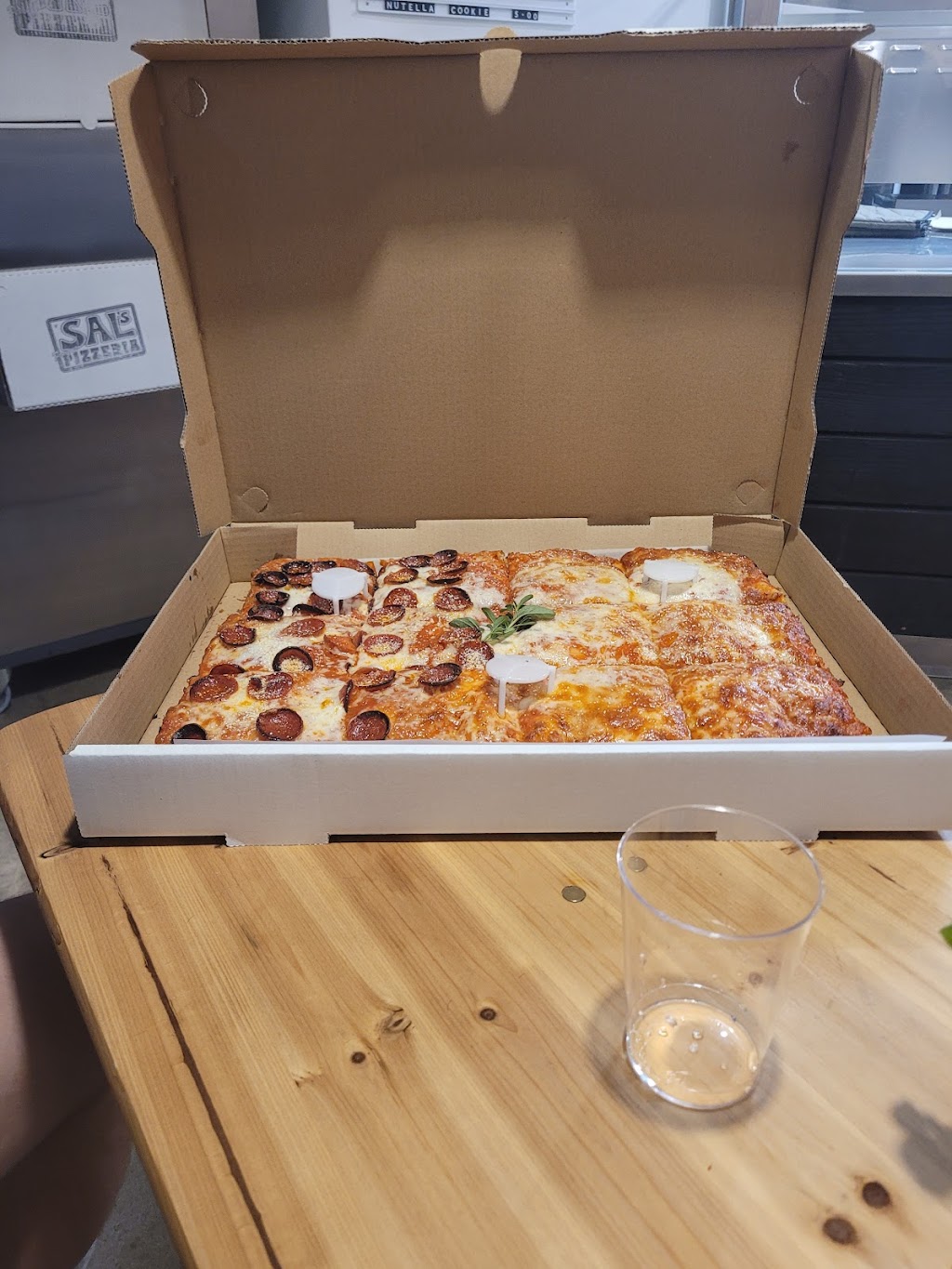 Sals Famous Pizzeria | restaurant | 610 N Coast Hwy, Laguna Beach, CA 92651, USA | 9495494778 OR +1 949-549-4778