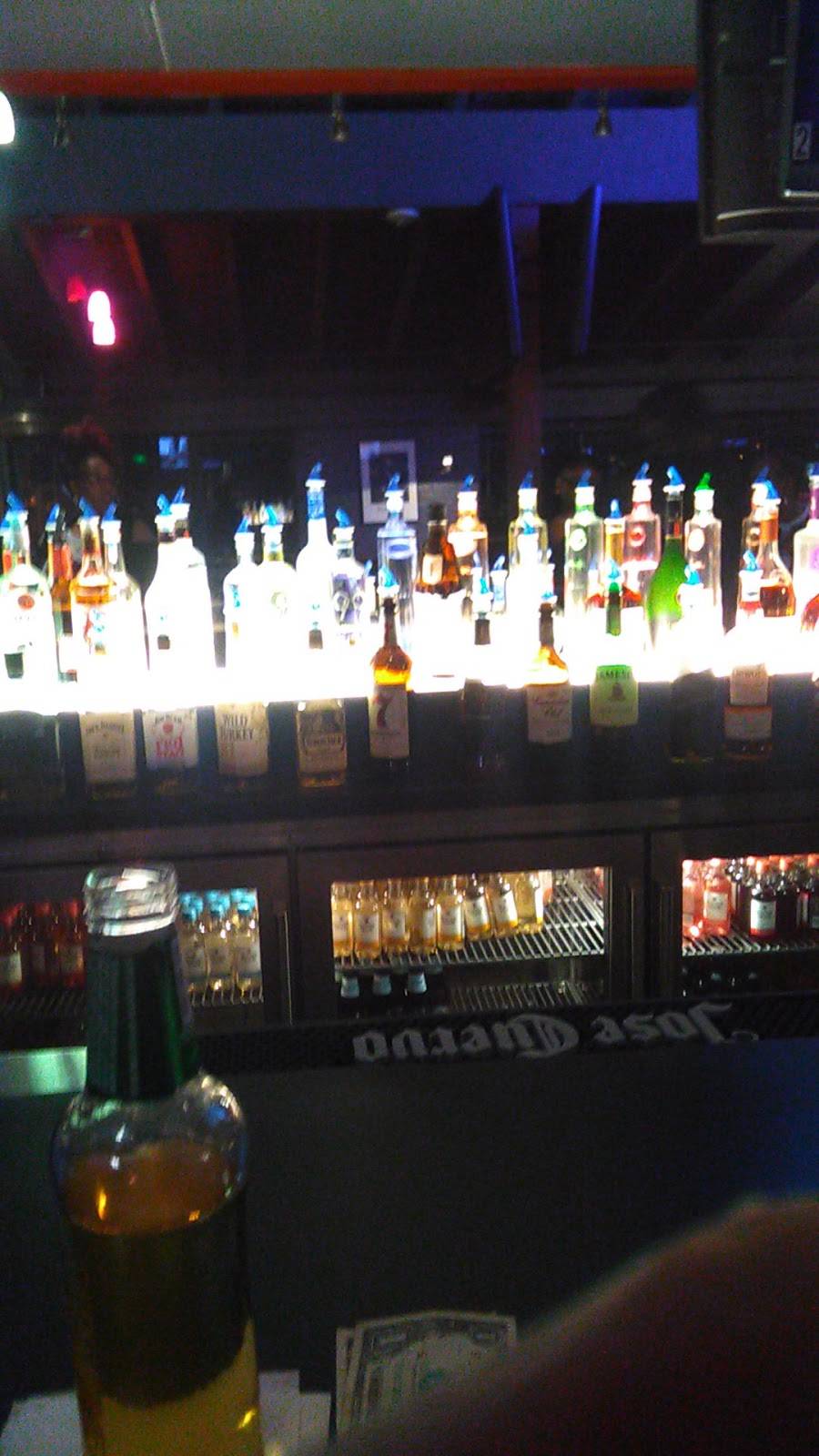 Club Sugarhill | restaurant | 710 S Reynolds Rd, Toledo, OH 43615, USA | 4197203328 OR +1 419-720-3328