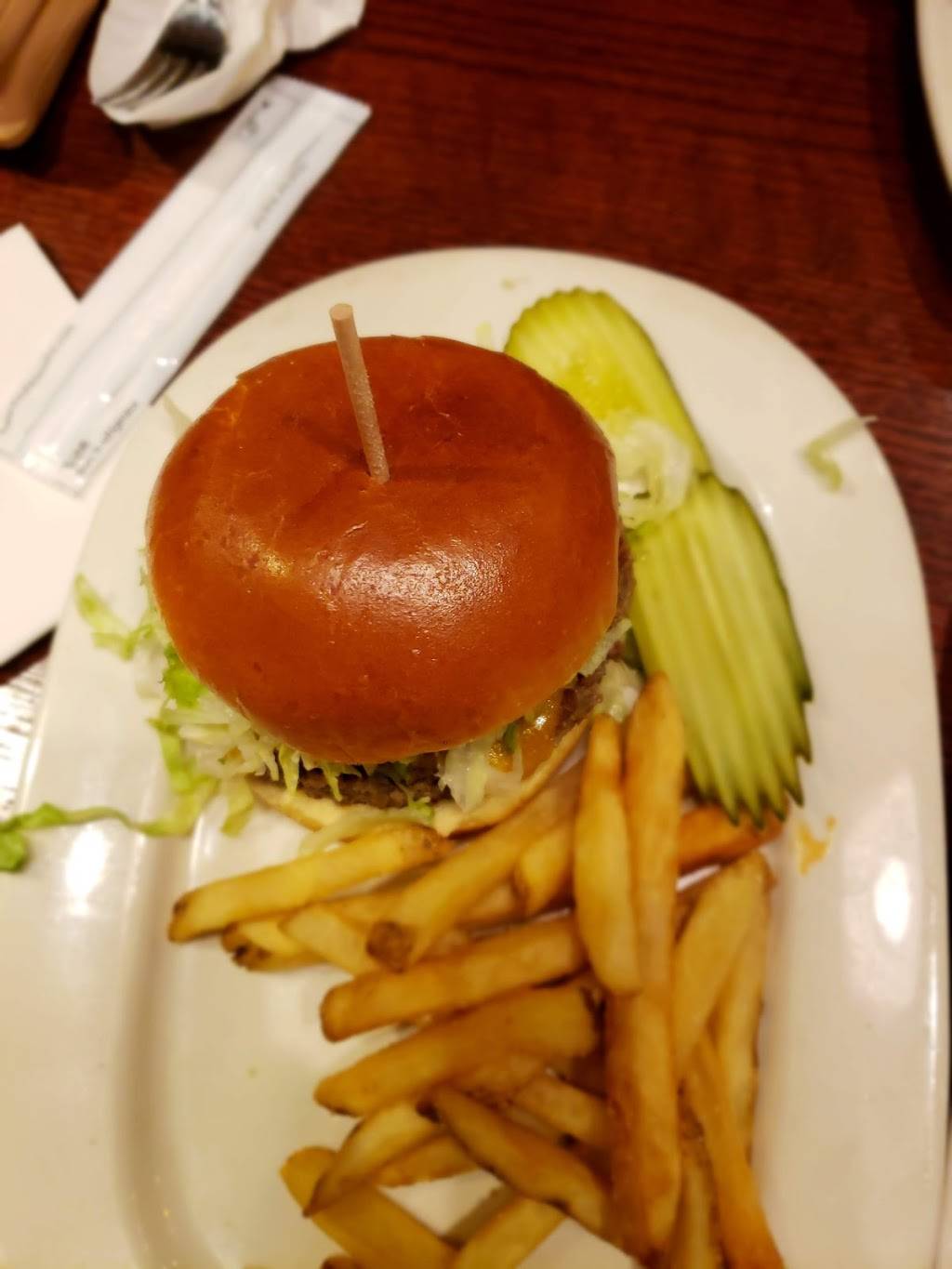 Houlihans | restaurant | 1735 US-46, Parsippany, NJ 07054, USA | 9733344900 OR +1 973-334-4900