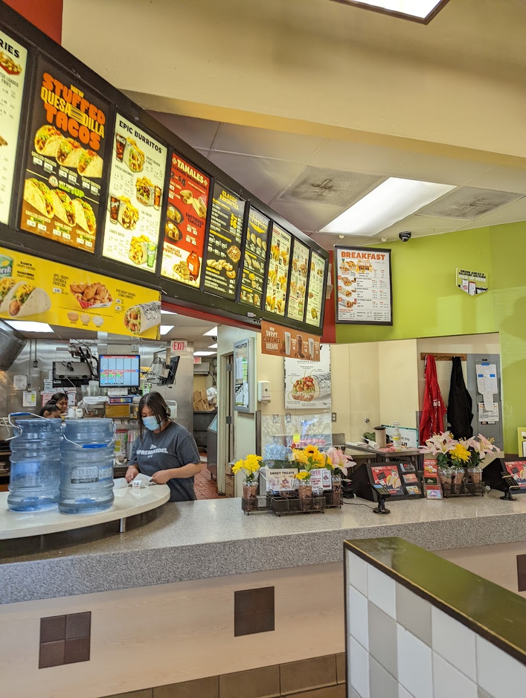 Del Taco | meal takeaway | 2201 S Milton Rd, Flagstaff, AZ 86001, USA | 9282269186 OR +1 928-226-9186