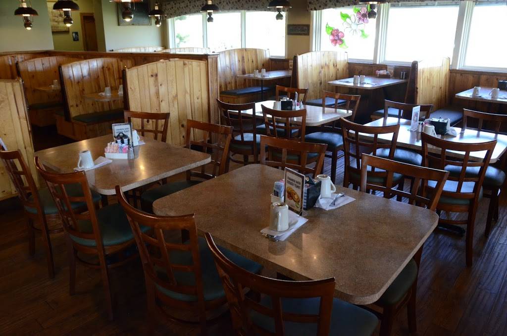 Country Charm Restaurant | restaurant | 2034, 101 Lincolnway Dr, New Lenox, IL 60451, USA | 8154853996 OR +1 815-485-3996