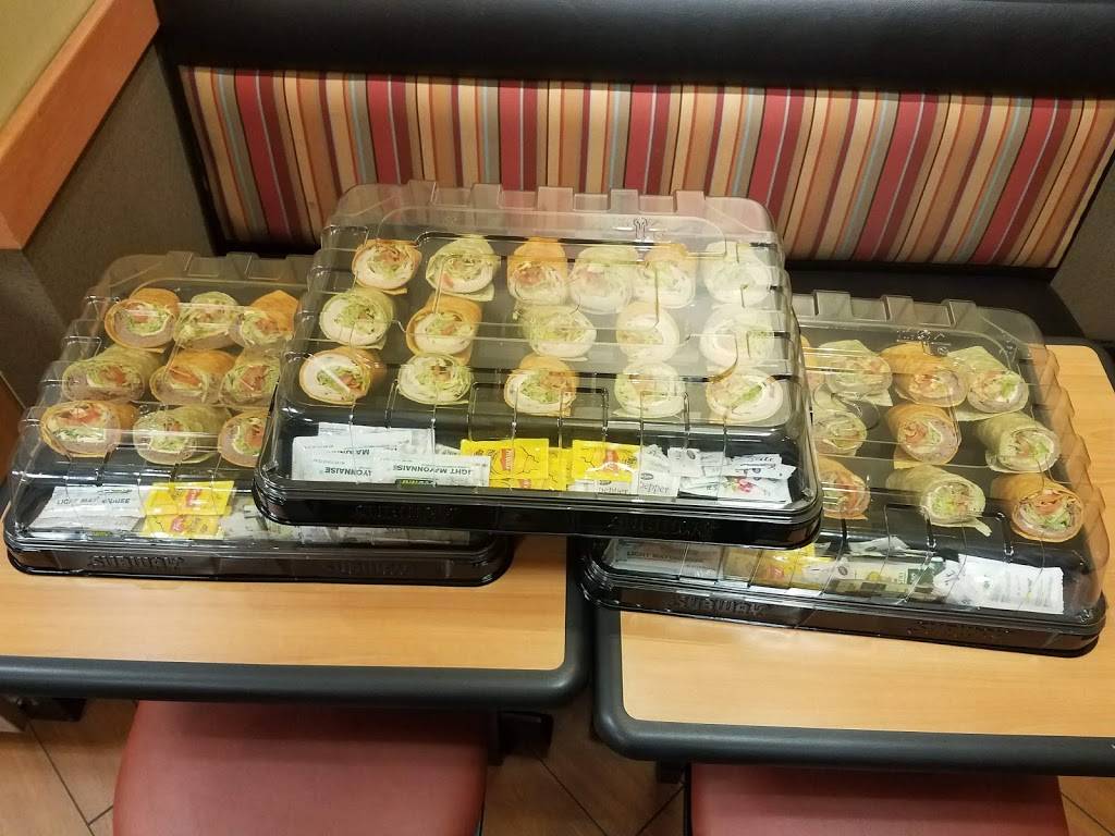 Subway | restaurant | 12381 Pembroke Rd, Pembroke Pines, FL 33025, USA | 9543673916 OR +1 954-367-3916