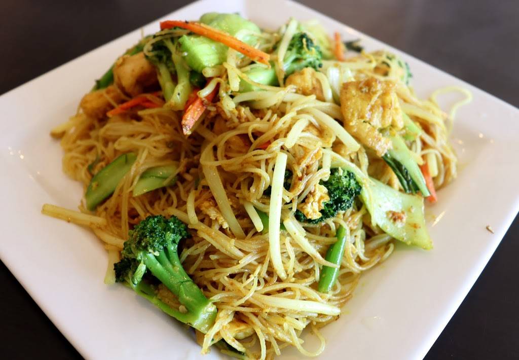 Pho House | restaurant | 5230 Dundas St W, Etobicoke, ON M9B 1A8, Canada | 4168505935 OR +1 416-850-5935