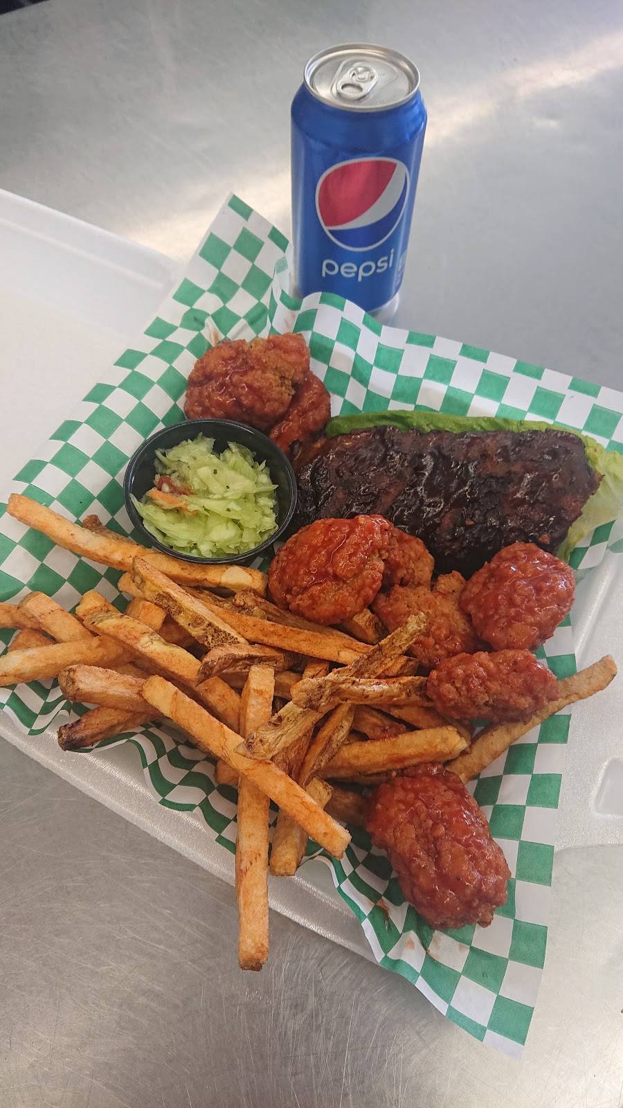 Huntzys Pizza & Wings | meal delivery | 636 Broadway St, Wyoming, ON N0N 1T0, Canada | 5197040755 OR +1 519-704-0755