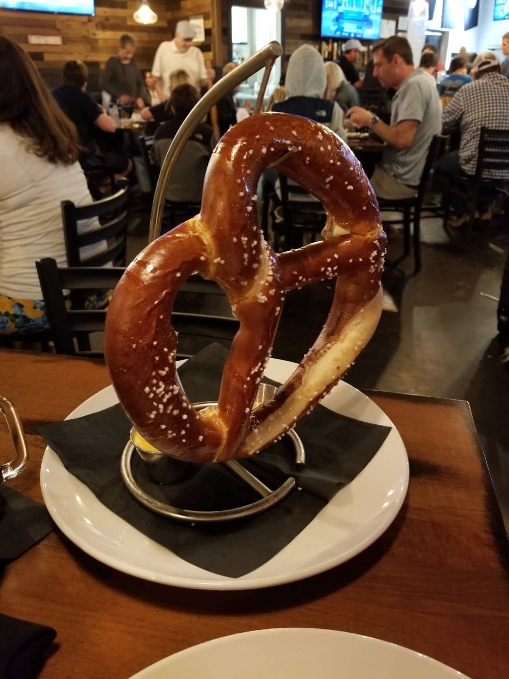 Catch 22 Bar & Grill | restaurant | 12418 Cumming Hwy Suite 406, Canton, GA 30115, USA | 4702973525 OR +1 470-297-3525