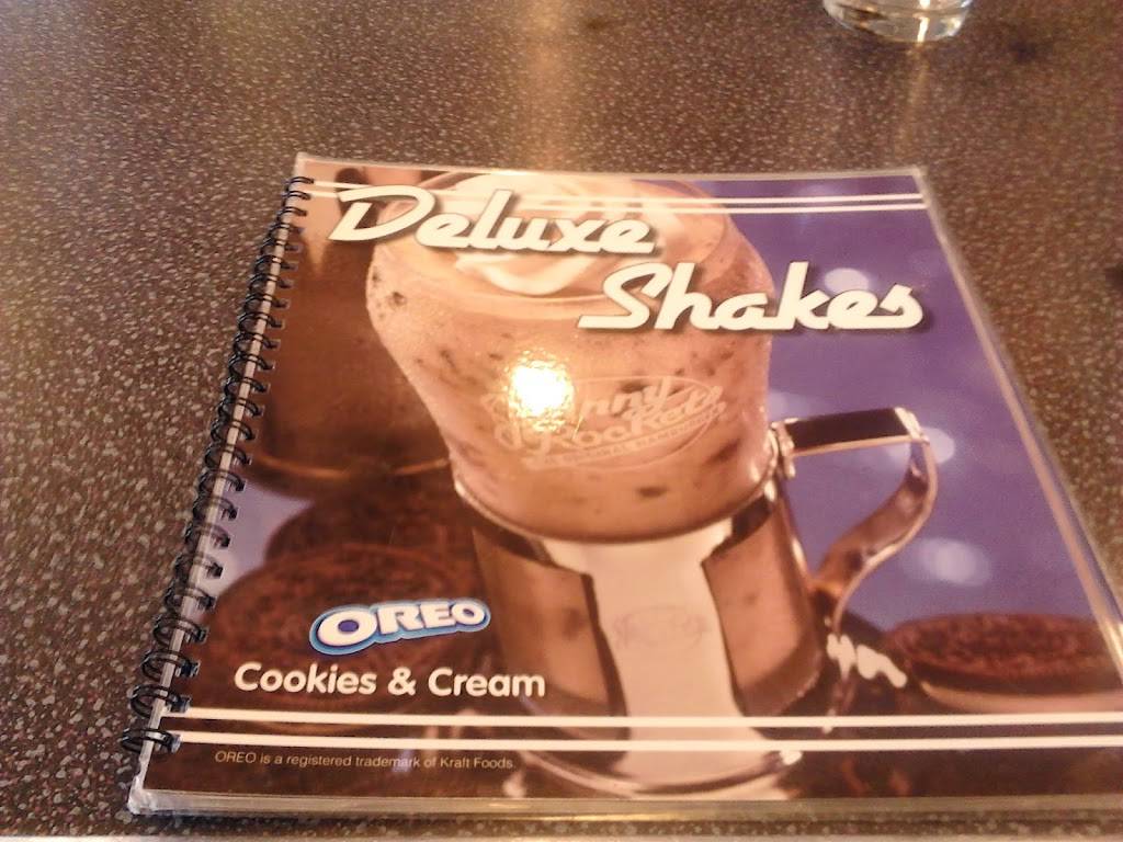 Johnny Rockets | restaurant | 1001 Fairgrounds Dr, Vallejo, CA 94589, USA | 7075565661 OR +1 707-556-5661