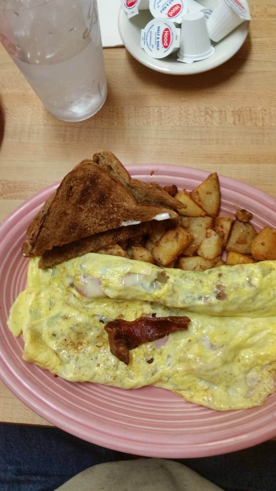 All American Diner | restaurant | 60 Court St, Plymouth, MA 02360, USA | 5087474763 OR +1 508-747-4763