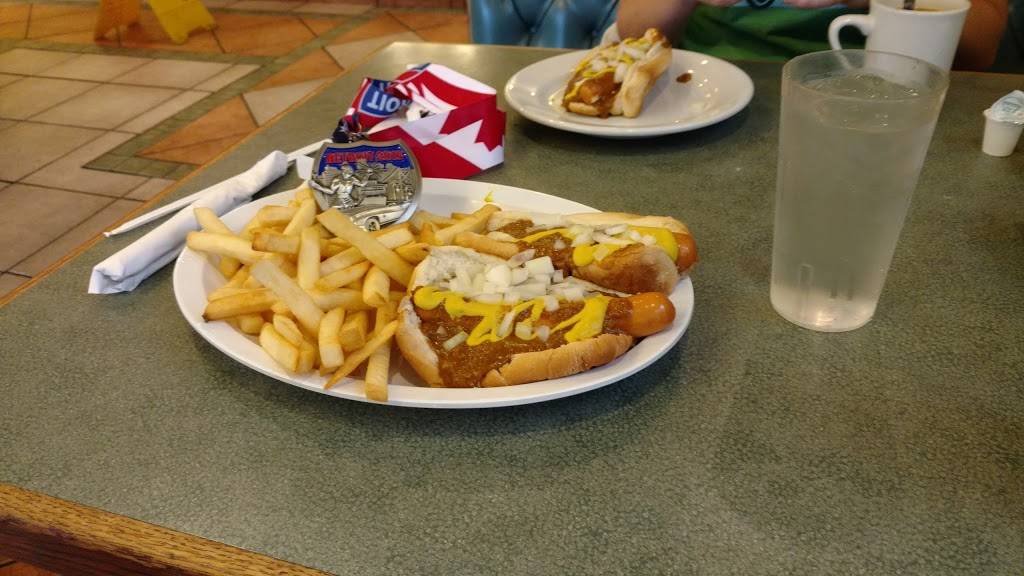 Main Street Grill & Coney Island | restaurant | 1985 E Jefferson Ave, Detroit, MI 48207, USA | 3135673633 OR +1 313-567-3633