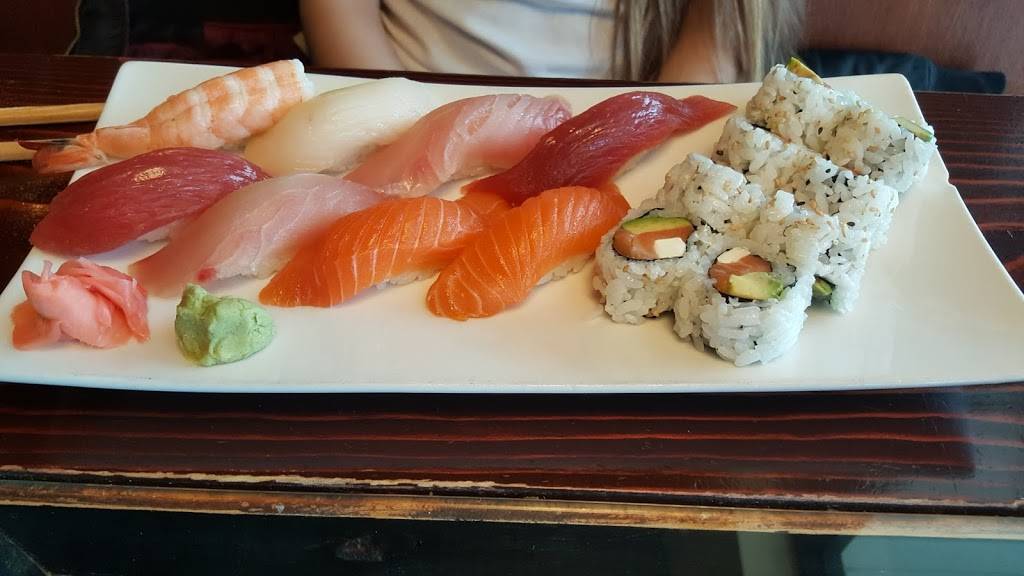 Bistro Dragon | restaurant | 644 Meacham Rd, Elk Grove Village, IL 60007, USA | 8478956141 OR +1 847-895-6141