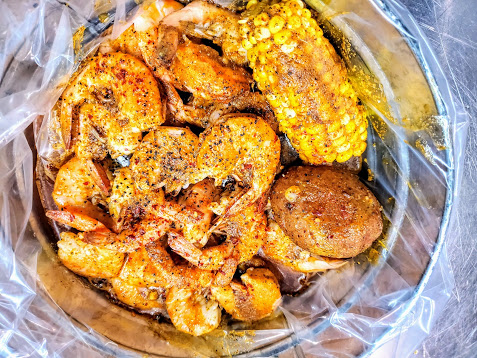 Lobster King Cajun Seafood & Wings | restaurant | 5110 Summer Ave #104, Memphis, TN 38122, USA | 9015721410 OR +1 901-572-1410