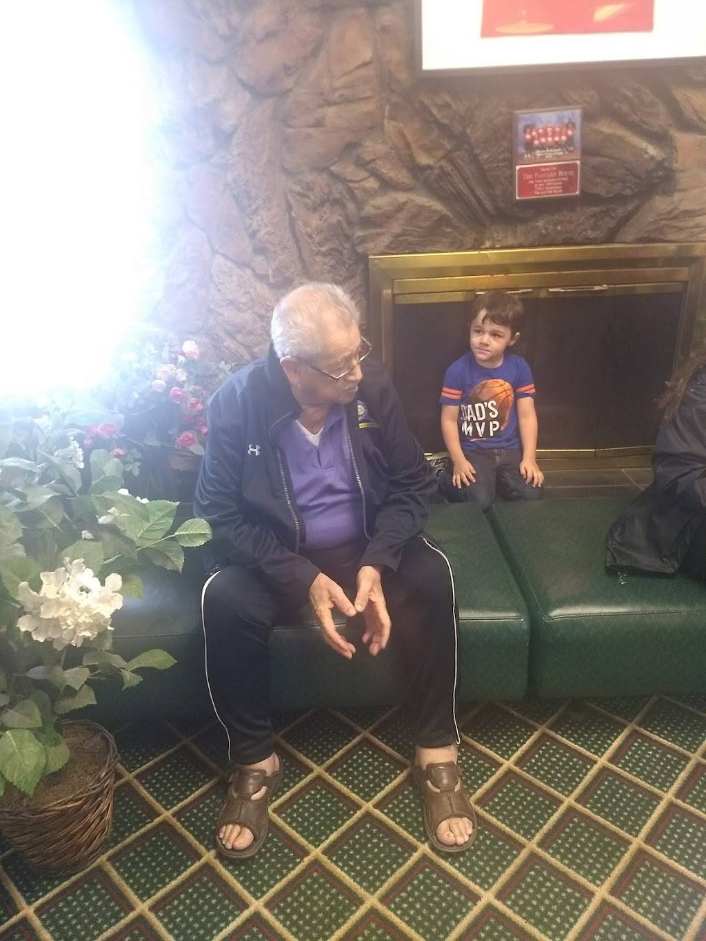 Flos Pancake House | restaurant | 335 Muldoon Rd, Anchorage, AK 99504, USA | 9073392440 OR +1 907-339-2440