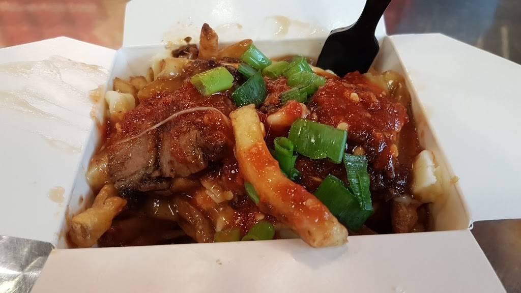 Smokes Poutinerie | restaurant | 116 Atlantic Ave, Toronto, ON M6K 1X9, Canada | 6477482873 OR +1 647-748-2873