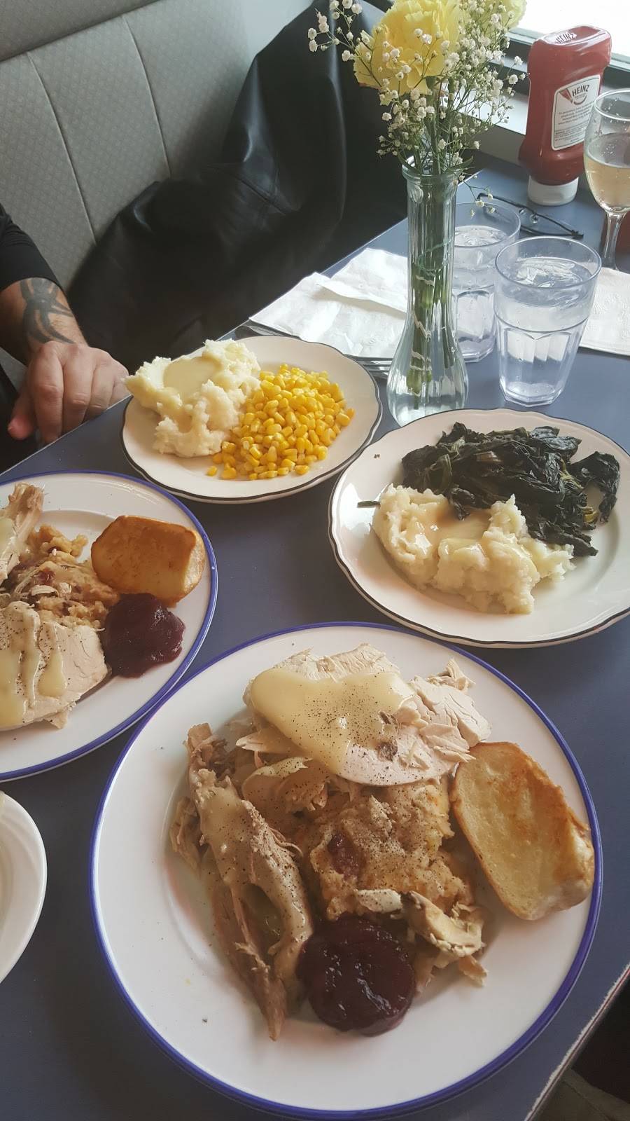 Village Diner | restaurant | 1730, 8174 Lefferts Blvd, Kew Gardens, NY 11415, USA | 7188503787 OR +1 718-850-3787