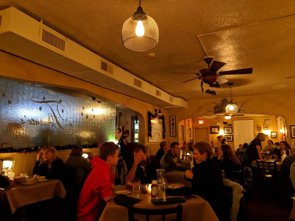 Ferrantes Restaurant & Signature Catering | restaurant | 10404 N Port Washington Rd, Mequon, WI 53092, USA | 2622415420 OR +1 262-241-5420