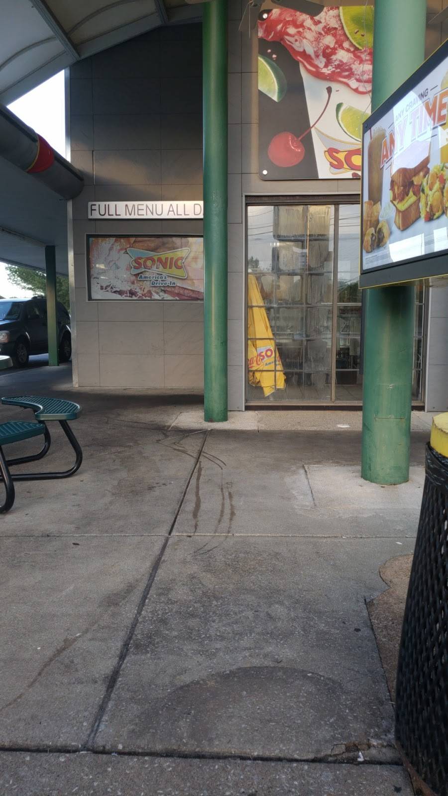 Sonic Drive-In | restaurant | 1002 Paris Rd, Mayfield, KY 42066, USA | 2702479530 OR +1 270-247-9530