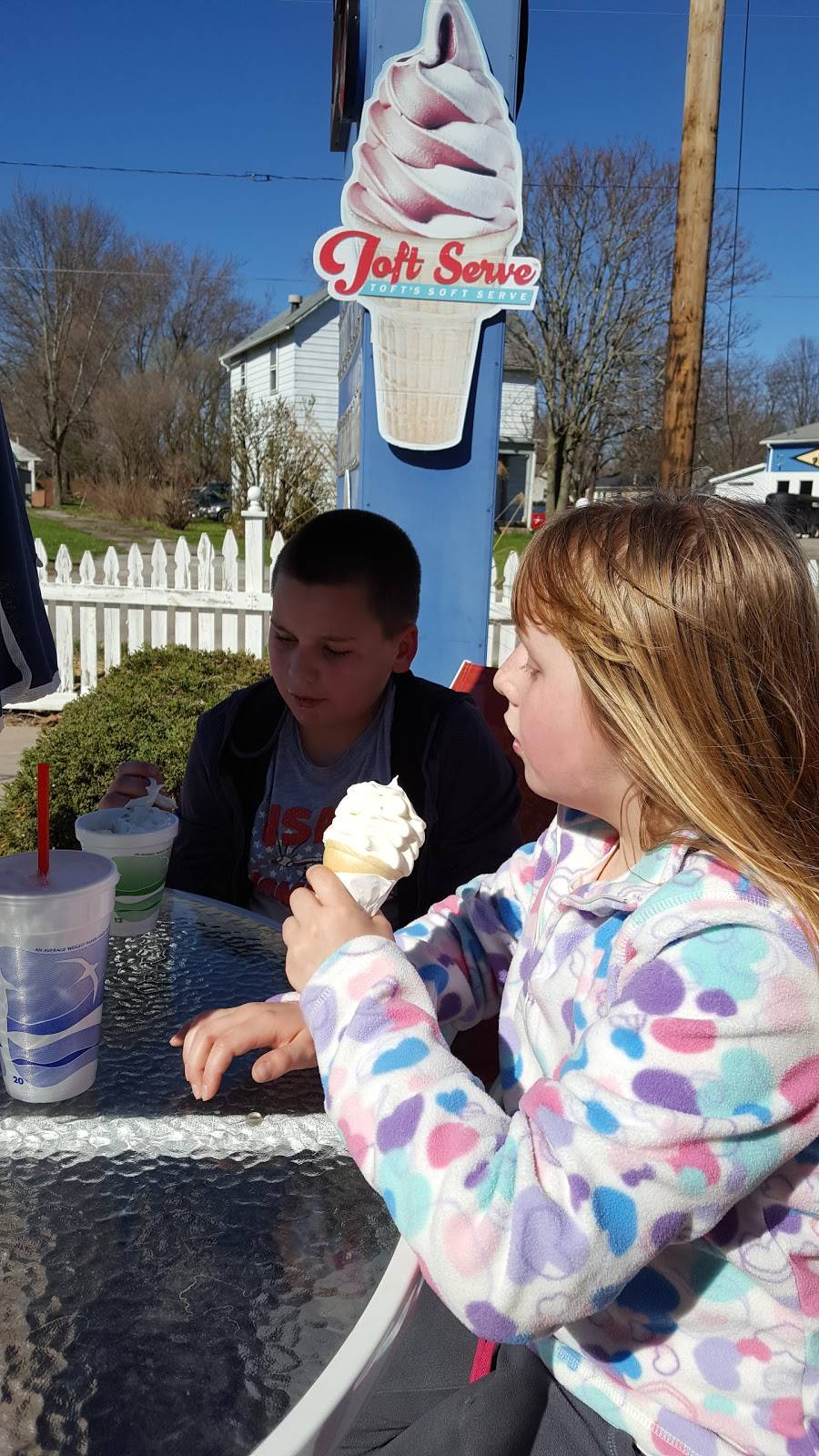 Freezer Fresh Drive In | restaurant | 1374, 820 W Main St, Crestline, OH 44827, USA | 4195129284 OR +1 419-512-9284